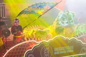 10艘“夜龙”开启灯光巡游，2024“顺德欢乐龙舟”文化节启动图片