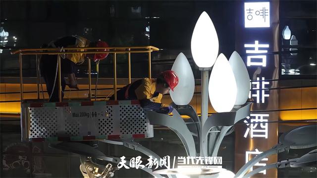 巷遇③丨3.2万盏减至2.2万盏，亮灯率反升至99%！遵义这座小城的智慧路灯亮了
