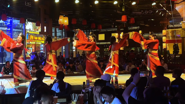 聊斋茶馆、千年琉璃、5A菜市场……淄博张店，好吃好玩好“上头”！