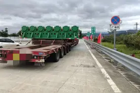超限运输“办低跑高”冒险上路，福州高速执法依法查处图片