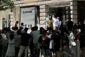 118元一个？40℃的天大排长龙！网友吵翻……图片