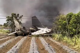 印度空军一架SU-30MKI战机坠毁，两名飞行员受伤图片