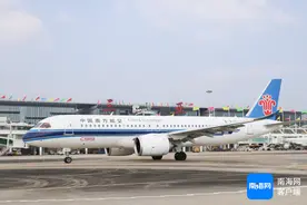 国产大飞机C919商业航班首次亮相三亚图片