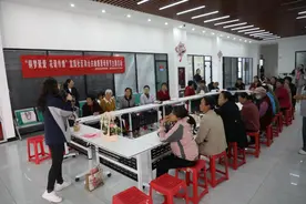 陕西宜君县：温情母亲节 鲜花暖人心图片