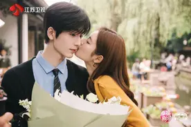 张凌赫携手徐若晗《爱你》热播，为这个春日增添一抹浪漫与温暖图片