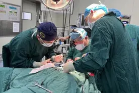 太吓人！女子左脸被狗撕咬，缝了整整500多针……图片