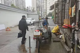 小区内有人养鸡怎么办？TA们温情执法解民忧图片