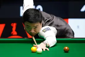 丁俊晖回应“被赵心童夺冠刺痛”“与赵心童一哥之争”，称若赵心童先大满贯让他请吃饭图片