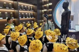 珍藏中药材标本200余件 襄阳这家中医药文化展厅吸引萌娃来“探秘”图片