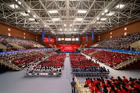 循前辈足迹立心中志向 上海财大新生第一堂思政课开讲图片