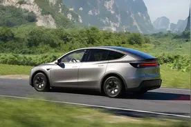 33.9 万元起！特斯拉大六座 Model Y L 上市，全新浅灰内饰，音响大升级图片