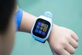 “安全神器”不安全？儿童智能手表存在隐患→图片