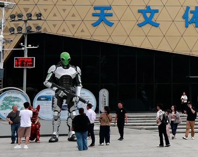 平塘：天文元素齐聚中国天眼景区添风采