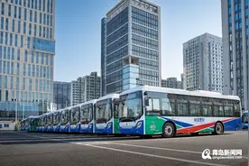 配备USB充电口、软座、手机支架......青岛公交车“上新”！图片