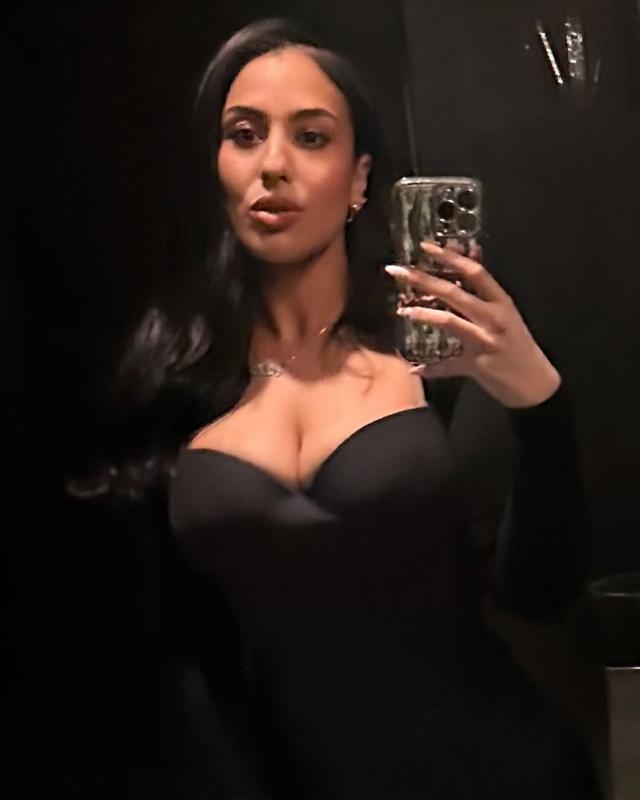 女主持：我还是处女 皮尔斯：你说啥？你都是老女人了好吧！