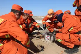 身负20公斤物资、徒步40公里，宁夏机动队伍开展雪地拉练图片