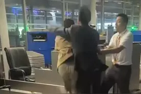 上海浦东机场一男子因误机打人被拘留！曾有人闹事被永久拒载图片