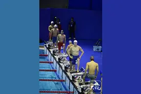 孙杨复出后首战成绩3分54秒98 位列第2 晋级决赛图片