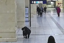 武汉地铁8号线黄浦路站，突然出现3万元现金！咋回事？图片