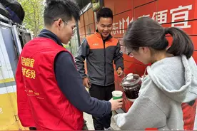 以实际行动关心关爱“星骑士”！苏州工业园区唯亭街道为外卖小哥送上暖心热姜茶图片