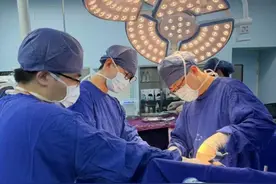 女子胃里取出10斤食物，这样吃饭危害有多大？图片