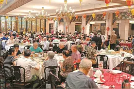 中秋节广州满城追捧团圆饭 食客如潮等餐位图片
