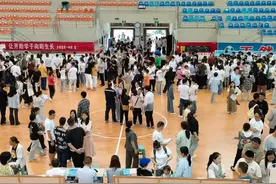 开阳县开展2025年高中招生现场咨询活动图片