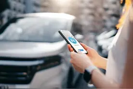 跑车时间增加收入反而缩水，网约车司机“不能承受之重”图片