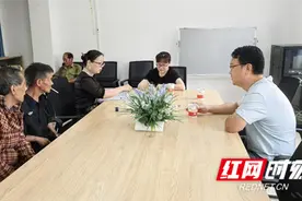 永州市第四人民医院开展医疗专家“零距离”服务行动 为行动不便患者办理残疾证图片