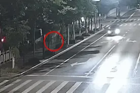 凌晨2点，幼童出走海宁街头，被美女阿姨“捡”到……图片