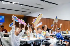 山东移动全球通“AI在未来，共创美好”亲子活动落地青岛——以科技为翼，绘就亲子共融新图景图片