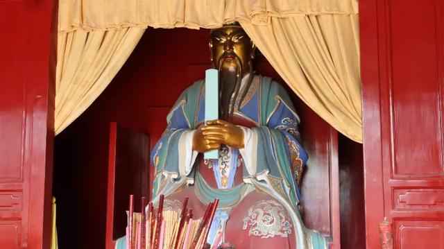 网友：约不上故宫的人，都去这里了！188位皇帝挤在一起，全国独此一处...