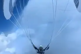 男子祁连山玩滑翔伞被云吸至8598米高空生还，专业人士：这相当于埋在航路上的地雷图片