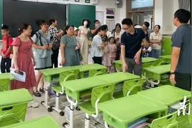 中山火炬区23所公办中小学接受“准新生”家长检阅图片