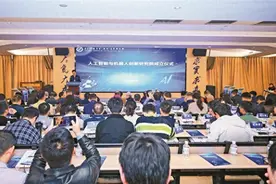 从“稳”到“进”：龙华上半年GDP增长6.2%的破局之道图片