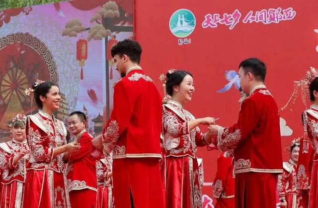 恭喜，他们结婚了！