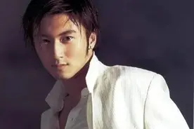 【每日听首粤语歌】谢霆锋作曲并演唱的《不散》太深情！电影《新扎师兄》主题曲图片