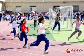 陇拍客|兰州：校园运动会 展少年风采图片