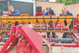 听摸排障，修好3万余台农机（守望）图片