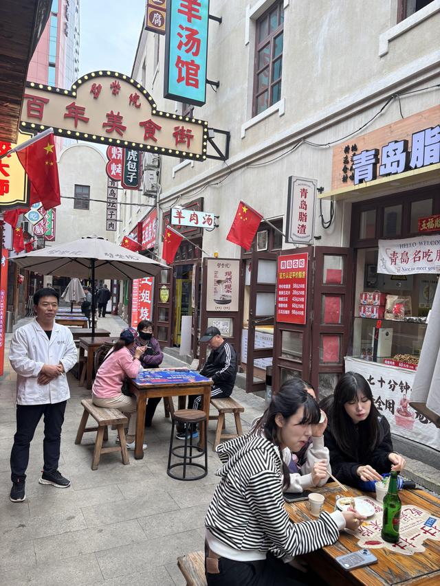 百年老街劈柴院，外地游客寻味打卡