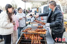 （神州写真）“市集游”成年轻人“新宠”：重在体验，意在“松弛”图片