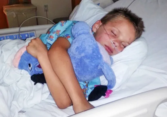 小心脚下！这种“活”沙丘会吃人，6岁男孩瞬间被吞噬，沙下藏着什么？