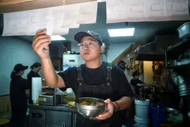 1小时107单！武汉螺蛳粉深夜“爆单”图片