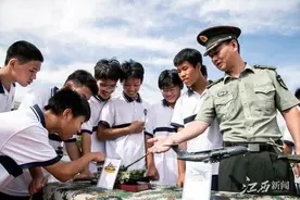 新干：国防教育进校园图片