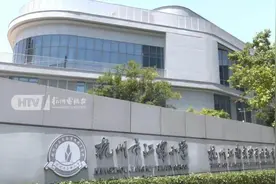 鱼眼·探问丨“素课日”引发教育生态反思：板书回归能否守护孩子明亮双眸？图片