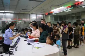 白天没时间来？望城公安夜间办证服务专场图片