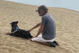 太平洋“自我放逐”90天：澳渔夫与狗的奇幻漂流图片