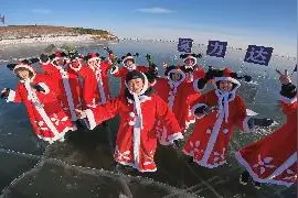 莫力达瓦：大湖冰钓图片