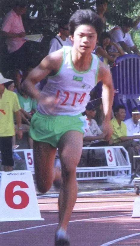 “亚洲飞人	”苏炳添完成职业生涯最后一战，领衔广东队夺得全运会男子百米接力赛第四名，湖北队获金牌