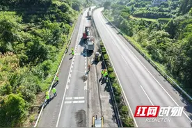 G56杭瑞高速湘西段部分路面升级图片